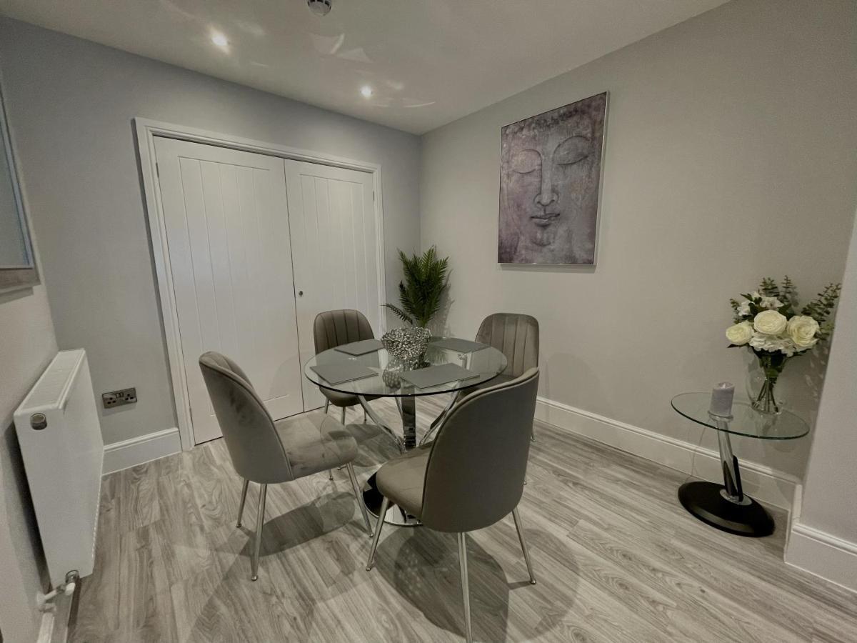 Lymm Living Hotel Warrington  Bagian luar foto