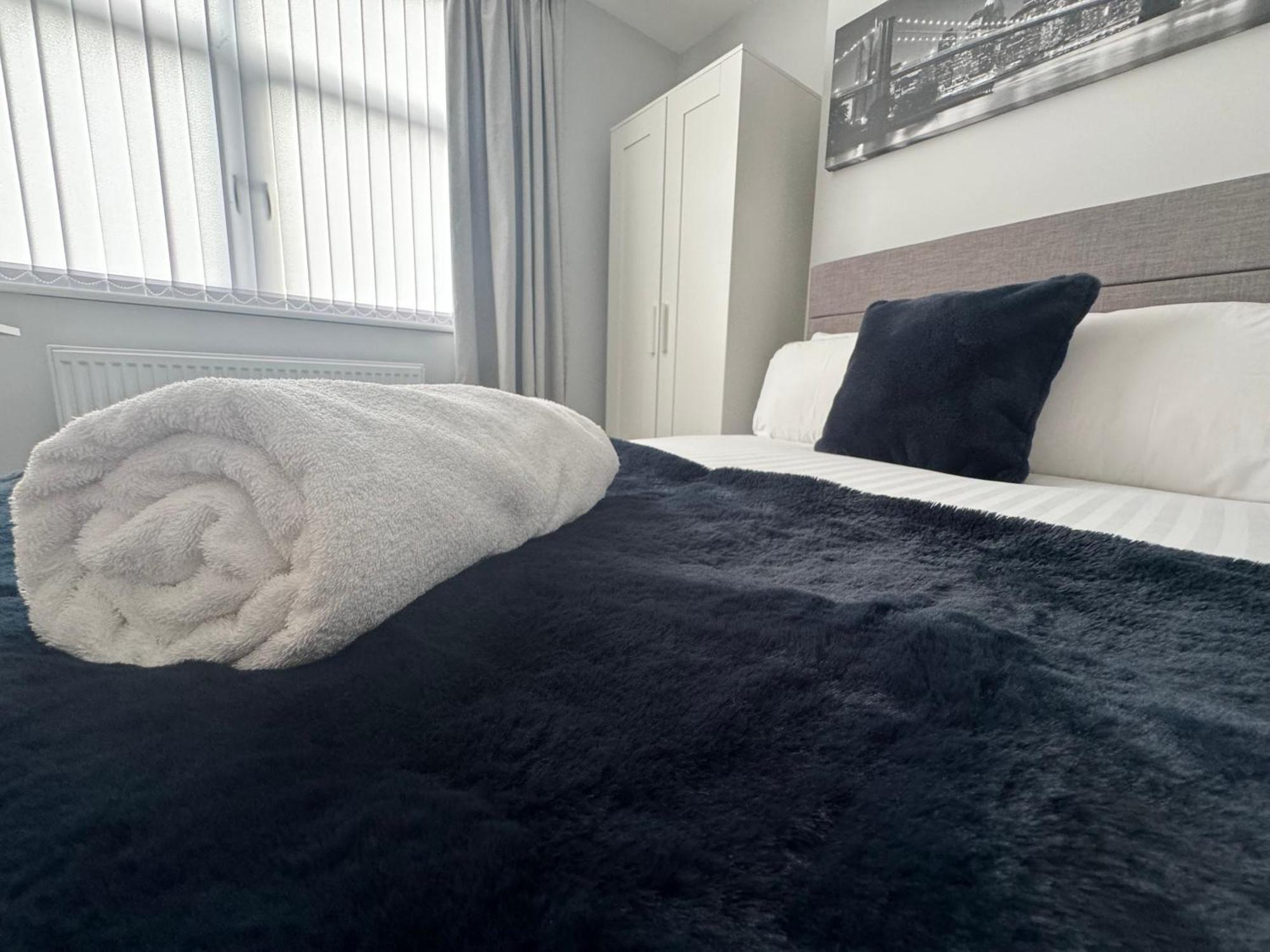 Lymm Living Hotel Warrington  Bagian luar foto