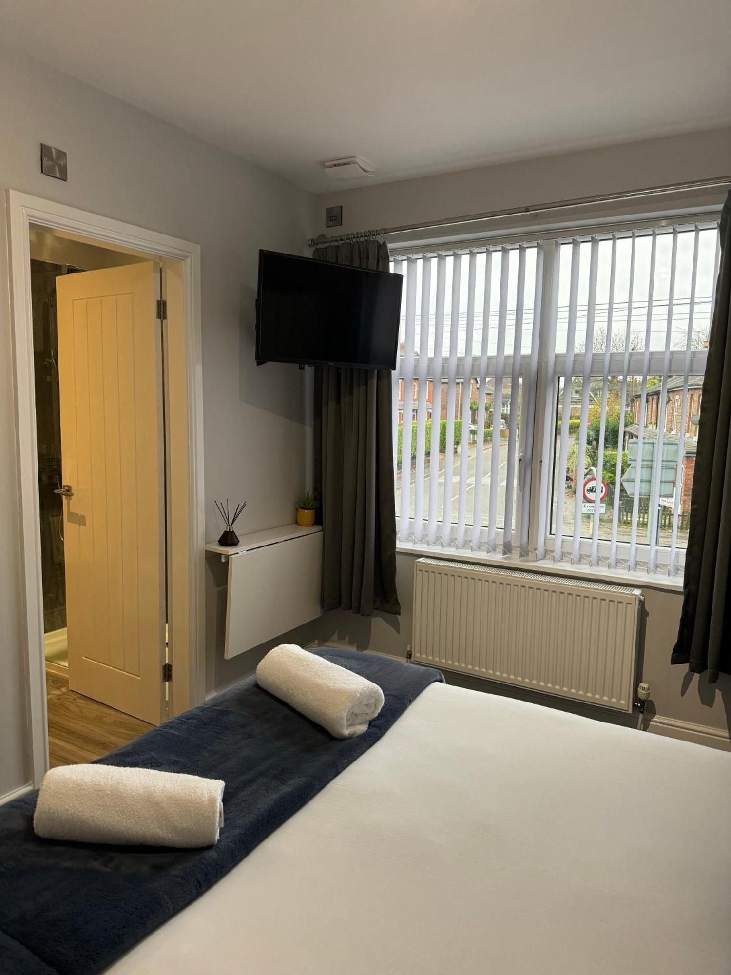 Lymm Living Hotel Warrington  Bagian luar foto