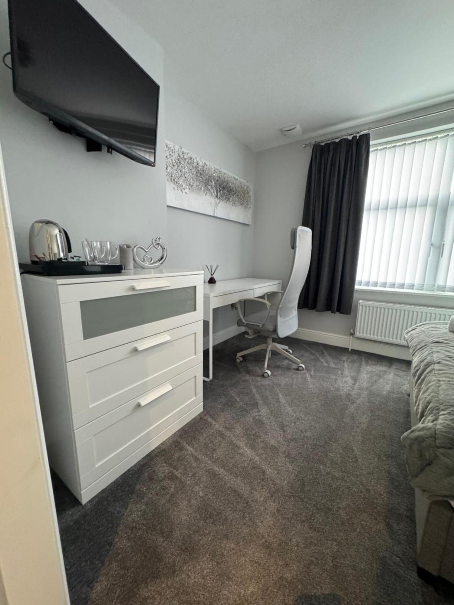 Lymm Living Hotel Warrington  Bagian luar foto