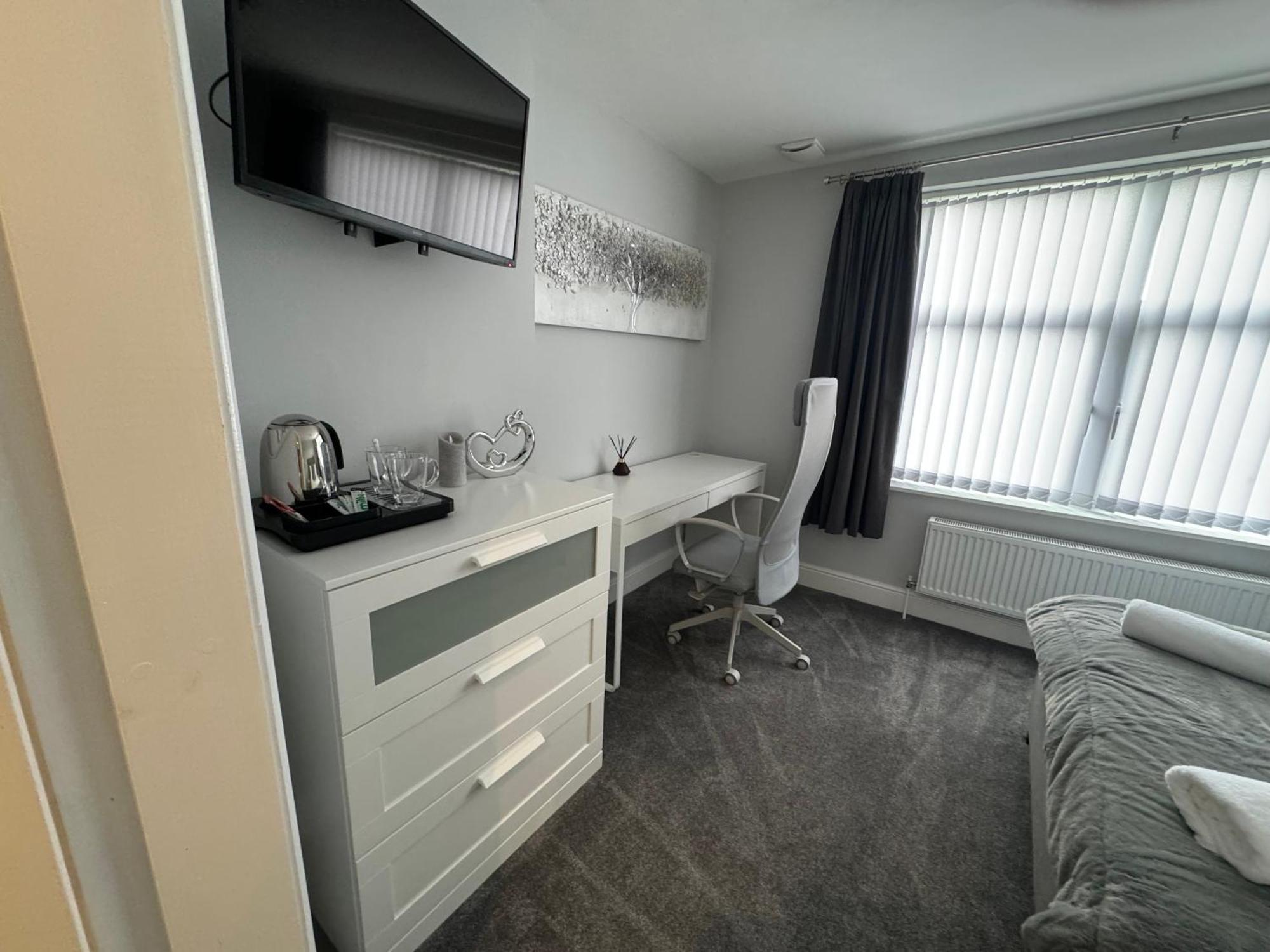 Lymm Living Hotel Warrington  Bagian luar foto