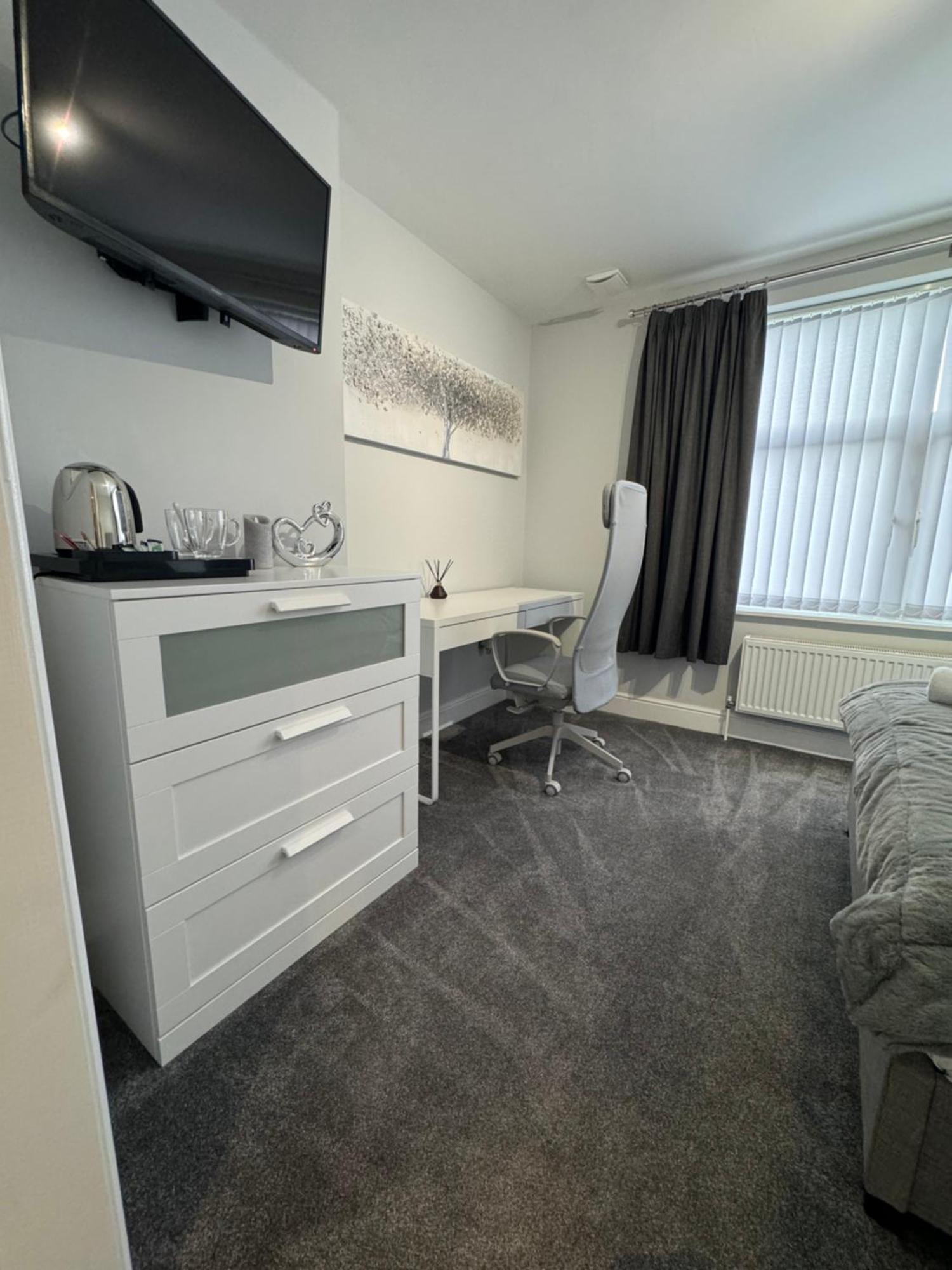Lymm Living Hotel Warrington  Bagian luar foto
