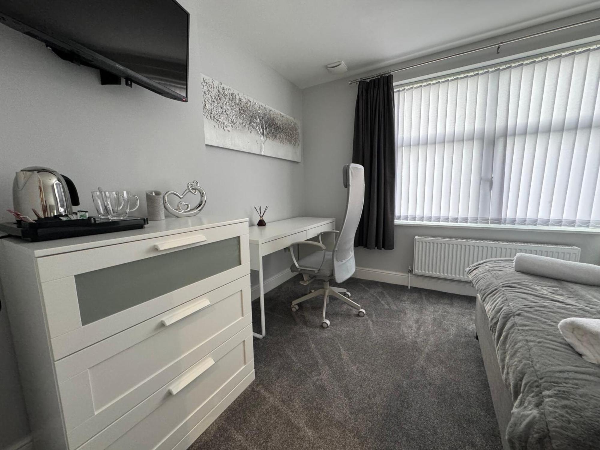 Lymm Living Hotel Warrington  Bagian luar foto